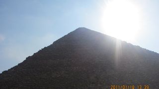 街から近いピラミッド、でもやっぱり大きい