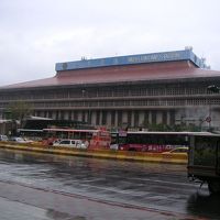 立派な駅のそばです