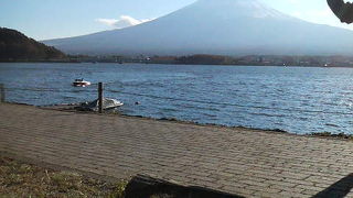 紅葉と富士山を静かに堪能できる贅沢な散歩道