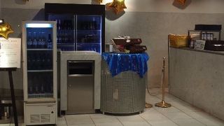 自販機は無いのでここで買うしか無い