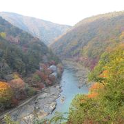 紅葉のこの時期は保津川下りのラッシュです。