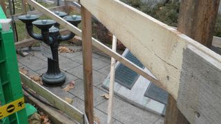 近くの壁噴水もとまっていた