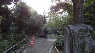 明治大学のすぐ近くにあります。