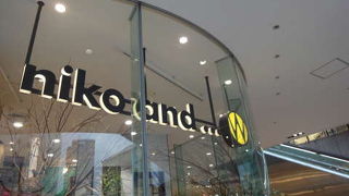 ガラス張りのお洒落なお店