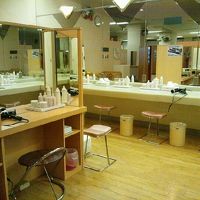 脱衣場の洗面台です。沢山あります。