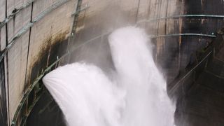放水はすごい迫力！
