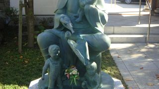 石像の多い寺院