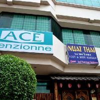 格安マッサージのヌアッタイが２階。１階は和食の「だるま」