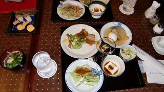 沖縄料理のバイキングです