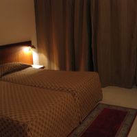 広さはけっこうあるが、古臭い感じ。決して豪華ではない客室。