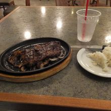 本当に２８０ｇあるかは不明ですが、十分な量で美味しい