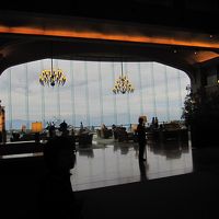 ロビーの広さ、展望は圧巻