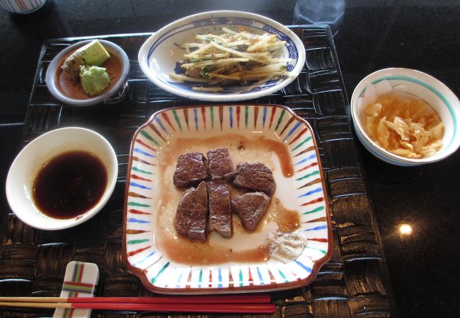 オーガニックなサラダが美味しい洋食屋さん