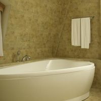 スイートにはバスタブがある部屋も…