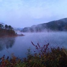 朝のサイトからの湖面の眺めです