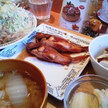 ランチ800円、のどぐろ煮付に豚キムチ、ご飯と副菜も美味！