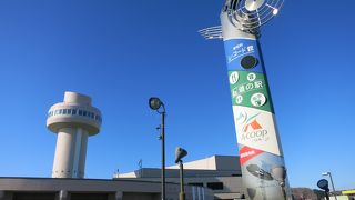 レ・コード館の優駿の塔が目印