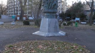 おしくらマンジュウしているみたい