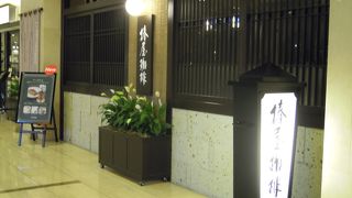 厚めのパンケーキと