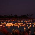 故人への思いを灯篭に、Ala Moana Beach Park Lantern Floating