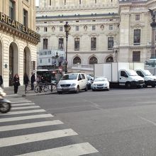 オペラ座の横が始発