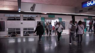 1,2回乗ればマスター出来るメトロは、自由観光には欠かせない