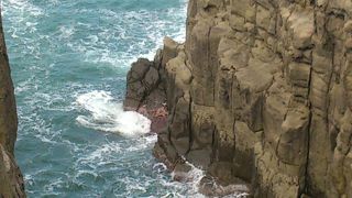 足がすくみます。