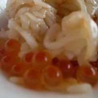 朝から新鮮な海鮮丼。恥ずかしいけど何杯でも食べたい。