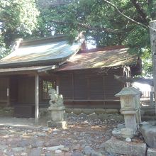 山頂にある神社。