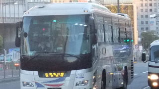 東京駅～安房鴨川駅間を結ぶ高速バスです。