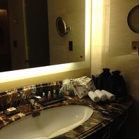 アメニティがいっぱい。ストッキングまであったのにはびっくり。