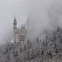 ホテルの前から見上げるとノイシュヴァンシュタイン城