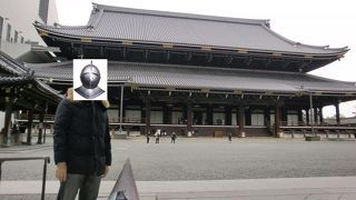 大きさに圧倒される東本願寺