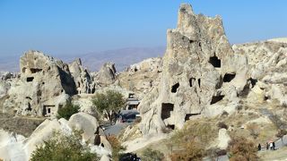 内部のフレスコ画よりも洞窟教会を守ってきた信仰の力に驚く