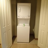 洗濯機と乾燥機があり洗剤も補充してもらえます。