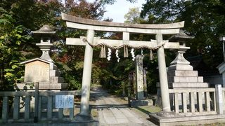 狛犬が御出迎え