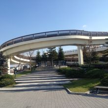 摩周丸のそばから橋の上に行けます