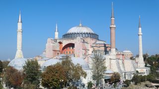 キリスト教とイスラム教が融合された荘厳な美