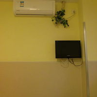 エアコン、テレビもあります。