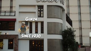 アルミホイルで包まれたつばめ風ハンブルグステーキがお奨めで～す。