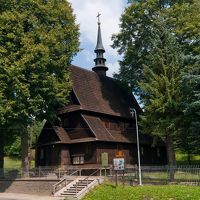 バス停近くには木造教会もあります