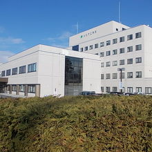 すぐ隣にある立派な士別市立病院