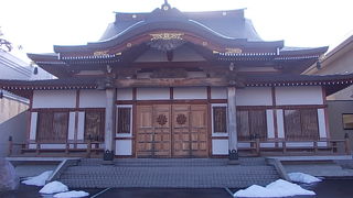 立派な仁王像がありました