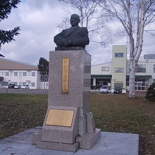 公園整備に尽力した、元士別市長木村伊三郎の像もありました