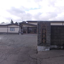 入口から見た本堂の様子