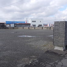 広々とした駐車場がありました