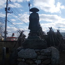 本堂脇にある立派な弘法大師像