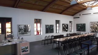 駅の待合室兼ギャラリー