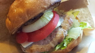 でっかいハンバーガー食べるべし