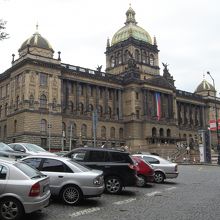 国立博物館は荘厳なチェコ建築